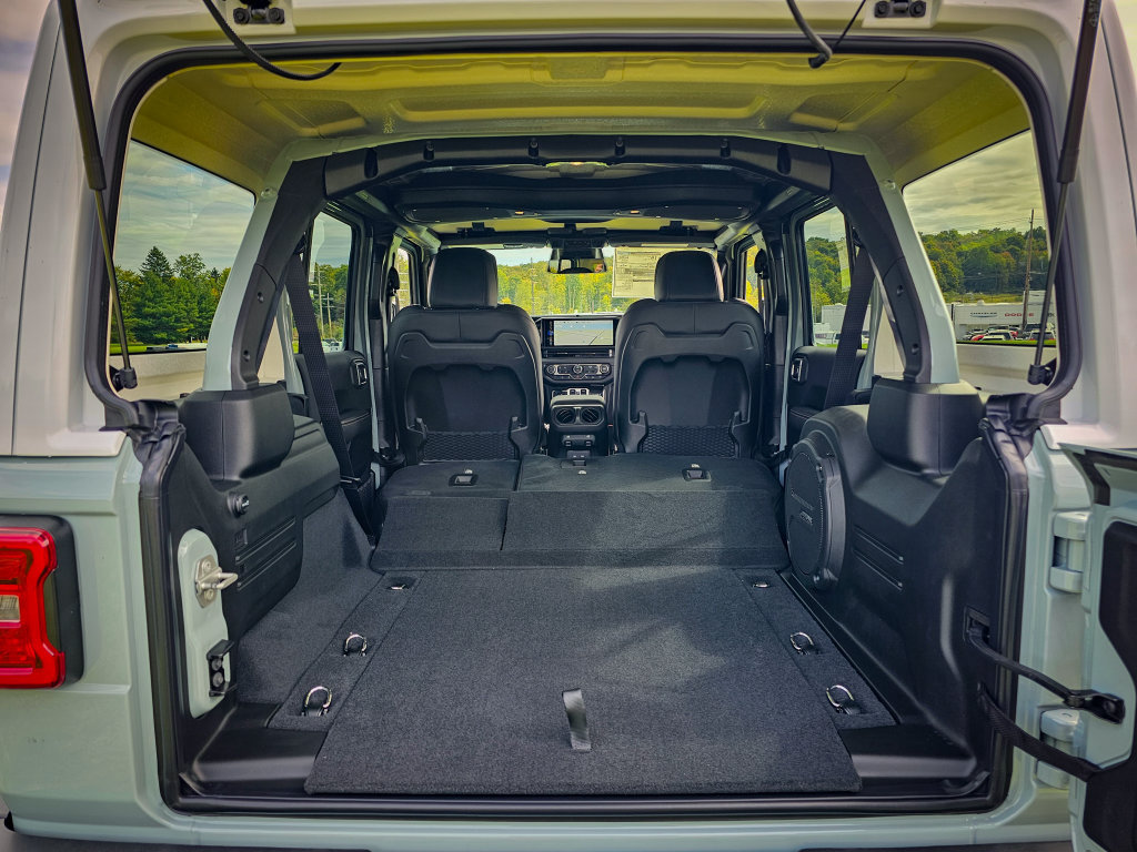 New 2027 Jeep Wrangler Unlimited Sahara AWD/4WD image 37