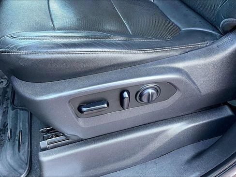 Used 2019 Chevrolet Silverado 1500 LTZ w/ LTZ Convenience Package AWD/4WD image 39