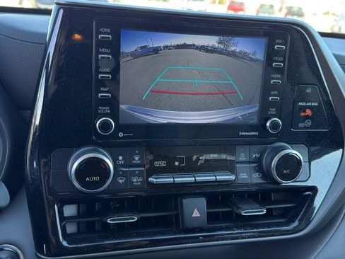 Used 2022 Toyota Highlander L image 19