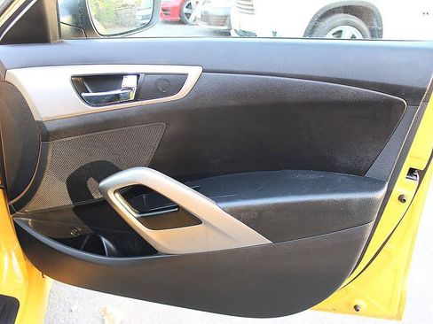 Used 2017 Hyundai Veloster FWD image 16