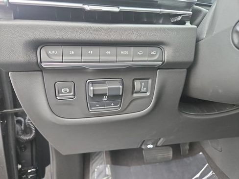 Used 2025 Cadillac Escalade Sport w/ Touring Package AWD/4WD image 19