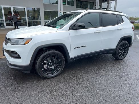 New 2026 Jeep Compass Latitude image 2