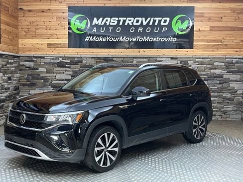 Used 2022 Volkswagen Taos SE w/ Panoramic Sunroof Package AWD/4WD image 3