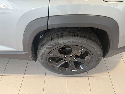 Used 2025 Chevrolet Equinox LT w/ Convenience Package II image 7