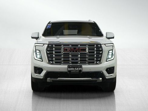 Used 2025 GMC Yukon Denali w/ Denali Reserve Package AWD/4WD image 8