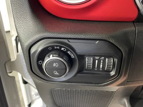 Used 2022 Jeep Gladiator Rubicon w/ Cold Weather Group AWD/4WD image 16