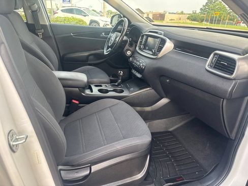 Used 2018 Kia Sorento FWD image 10
