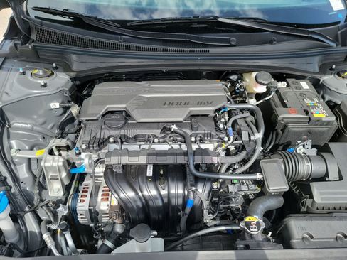 Used 2025 Hyundai Elantra Sport FWD image 13