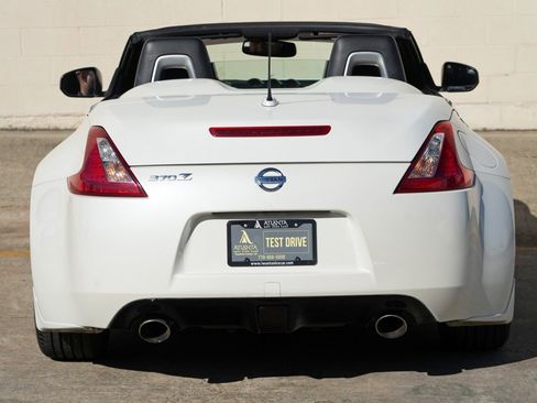 Used 2010 Nissan 370Z Touring RWD image 38