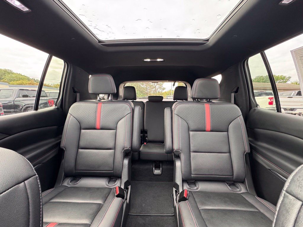Used 2025 Chevrolet Traverse RS AWD/4WD image 23