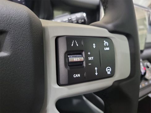 New 2024 Land Rover Defender 110 SE image 17