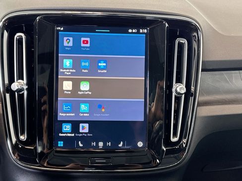 Used 2023 Volvo XC40 Recharge Plus image 13