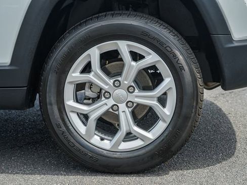 Used 2024 Jeep Compass Latitude AWD/4WD image 19