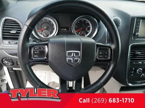 Used 2017 Dodge Grand Caravan SXT FWD image 29