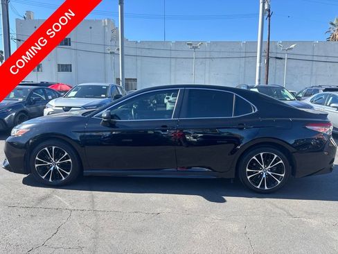 Used 2018 Toyota Camry SE FWD image 7