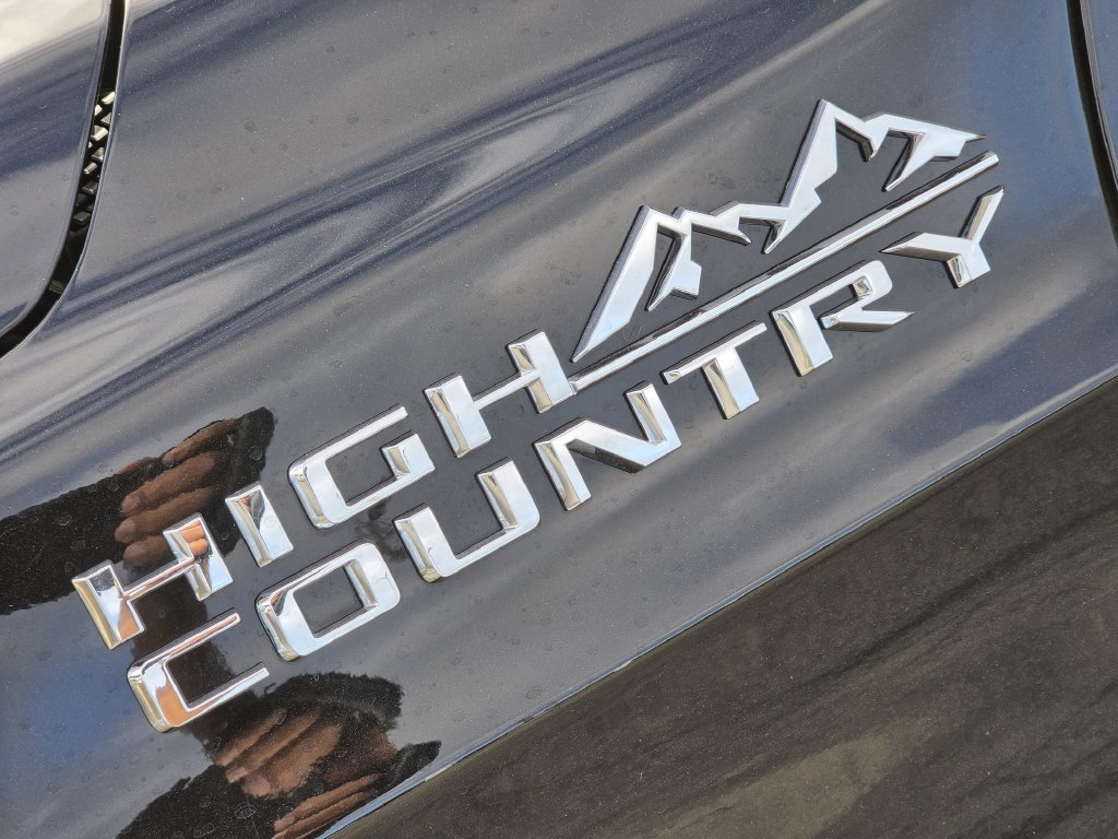 Used 2024 Chevrolet Tahoe High Country w/ Premium Package 2 AWD/4WD image 12