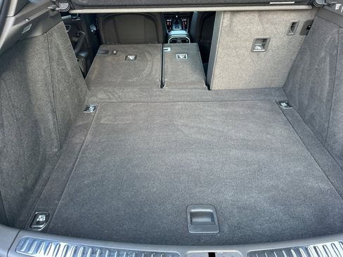 Certified 2023 Porsche Macan image 15