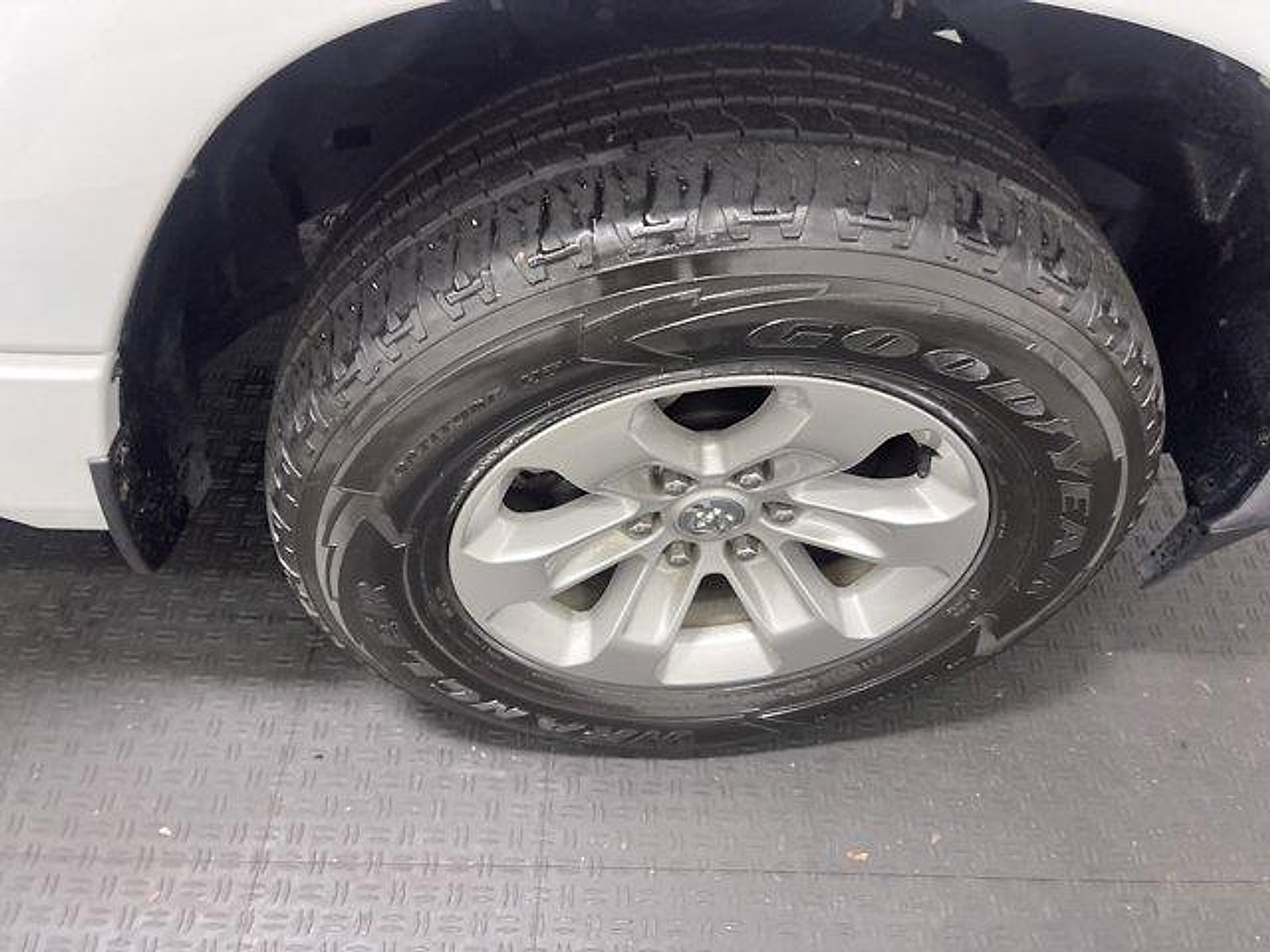 Used 2024 RAM 1500 Laramie AWD/4WD image 19