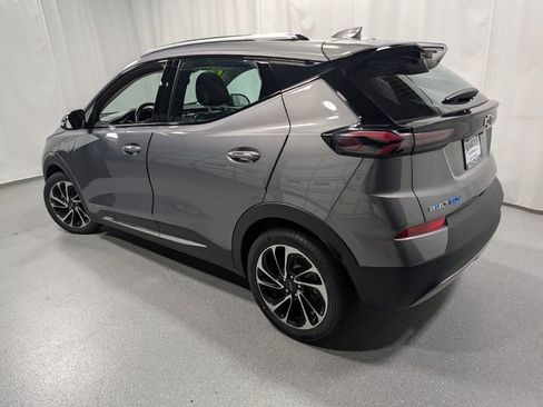 Used 2023 Chevrolet Bolt EUV Premier w/ Sun & Sound Package FWD image 6