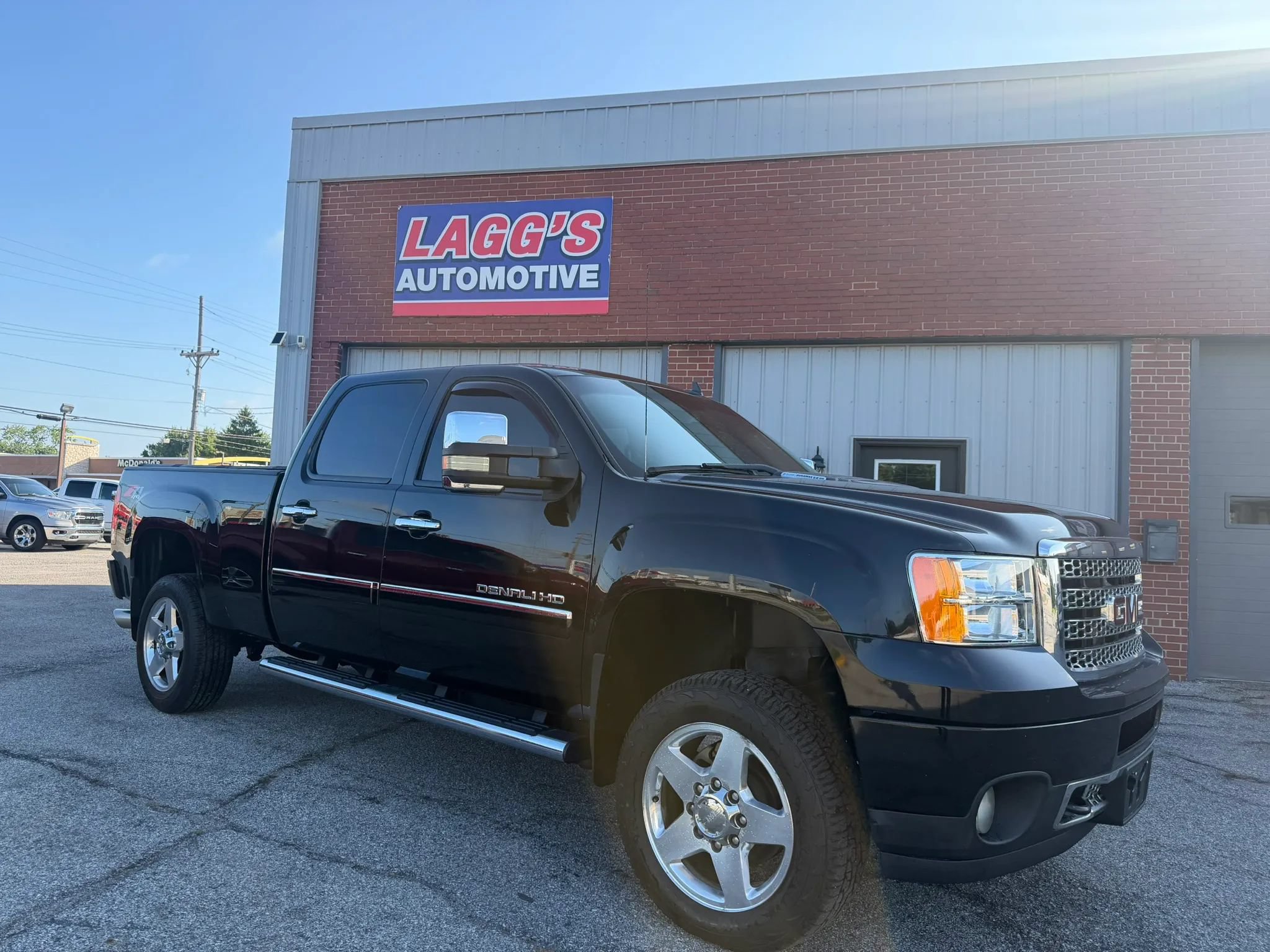 Used 2014 GMC Sierra 2500 Denali AWD/4WD image 2