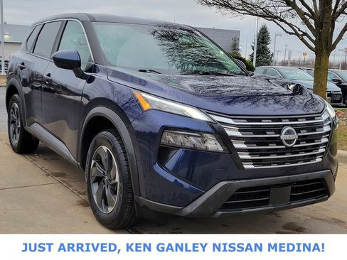 Used 2025 Nissan Rogue SV image 1