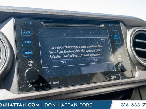 Used 2018 Toyota Tacoma TRD Sport AWD/4WD image 9