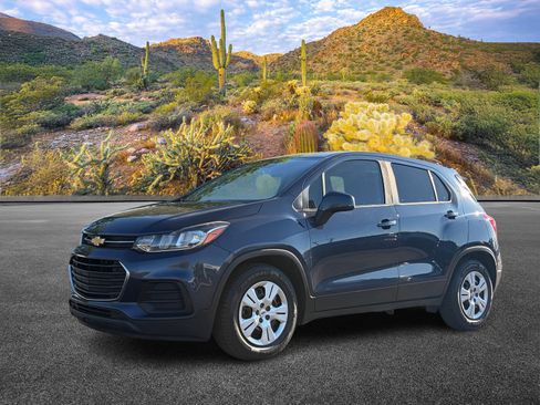 Used 2019 Chevrolet Trax LS w/ LPO, Cargo Package image 6