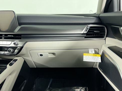 Certified 2025 Kia Telluride S FWD image 36