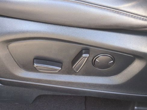 Used 2023 Ford Explorer XLT w/ Equipment Group 202A image 33