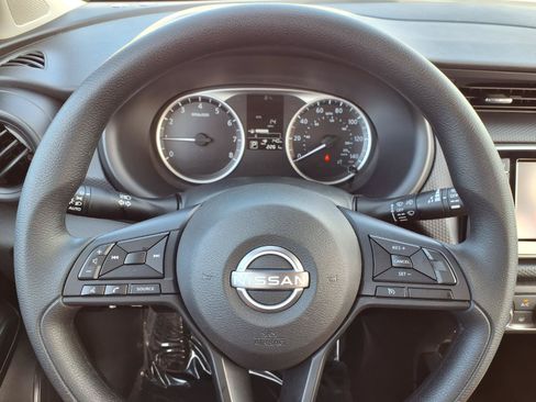 Used 2025 Nissan Kicks Play S FWD image 11