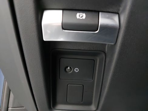 Used 2021 Land Rover Defender 110 X-Dynamic HSE image 27