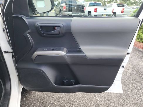 Used 2016 Toyota Tacoma SR5 image 34