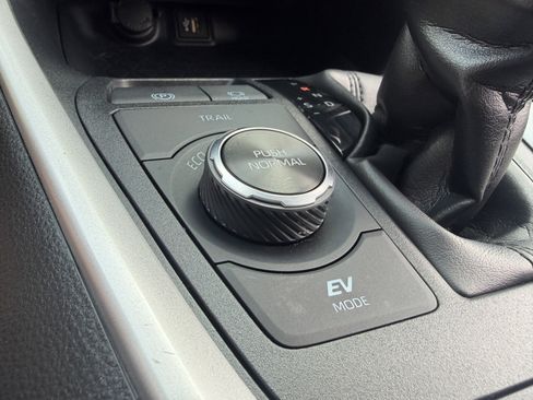 Used 2025 Toyota RAV4 LE image 41