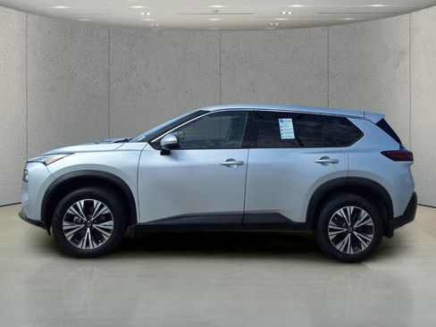 Used 2021 Nissan Rogue SV FWD image 2