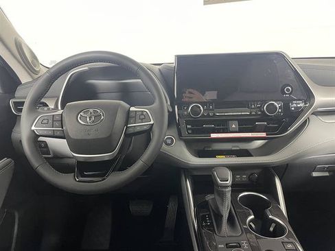 New 2026 Toyota Highlander Limited AWD/4WD image 12