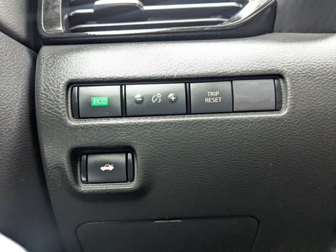 Used 2021 Nissan Sentra SR w/ SR Premium Package FWD image 21