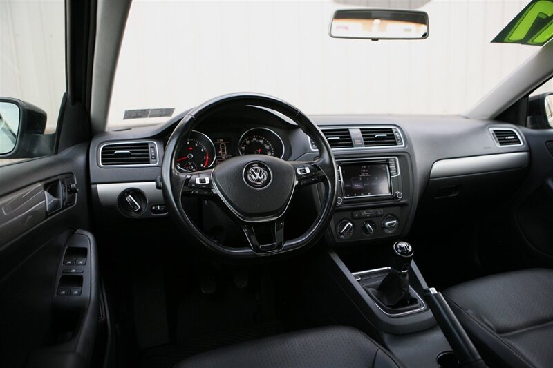 Used 2017 Volkswagen Jetta SE FWD image 11
