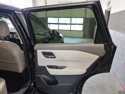 Certified 2025 Nissan Rogue SL AWD/4WD image 22