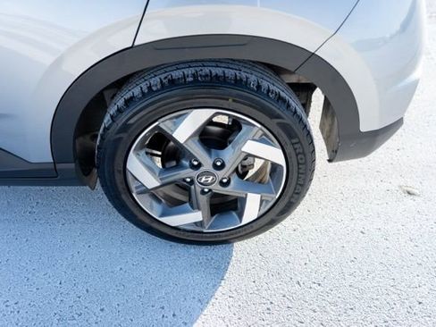 Used 2023 Hyundai Venue SEL image 11