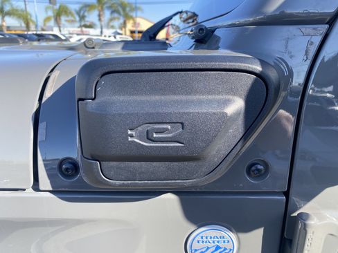 Used 2021 Jeep Wrangler Unlimited Sahara w/ Cold Weather Group AWD/4WD image 18