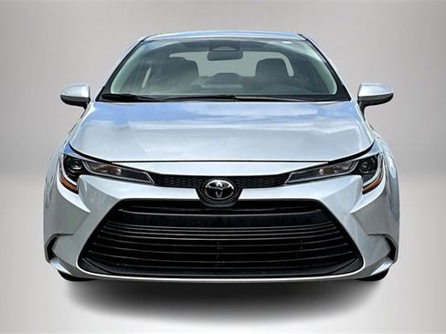 Used 2024 Toyota Corolla LE image 3