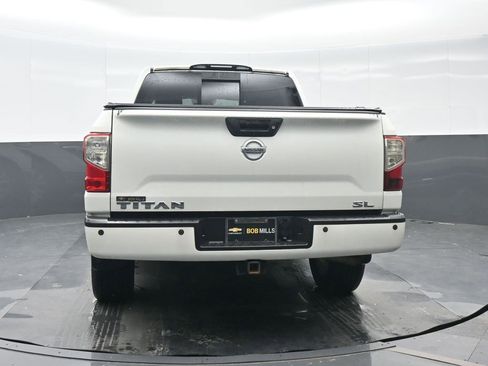 Used 2017 Nissan Titan SL image 5