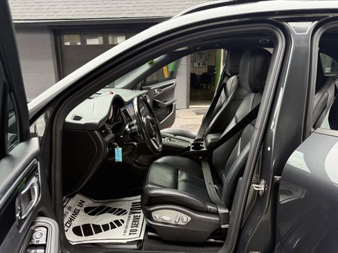 Used 2017 Porsche Macan AWD/4WD image 7