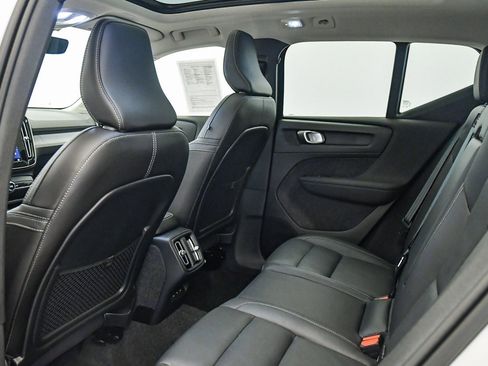 Certified 2025 Volvo XC40 B5 Plus w/ Climate Package image 21