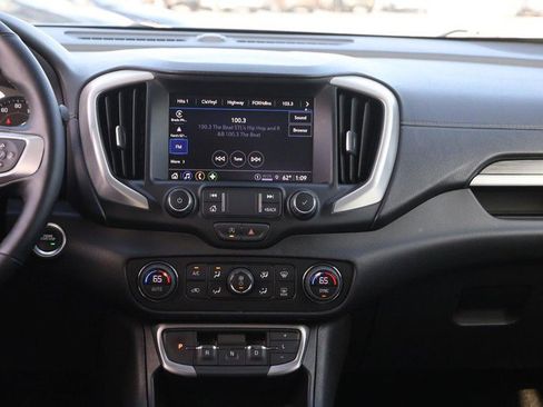 Used 2024 GMC Terrain SLT image 24