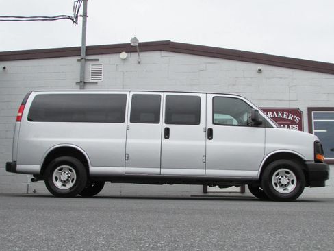 Used 2017 Chevrolet Express 3500 LS RWD image 9