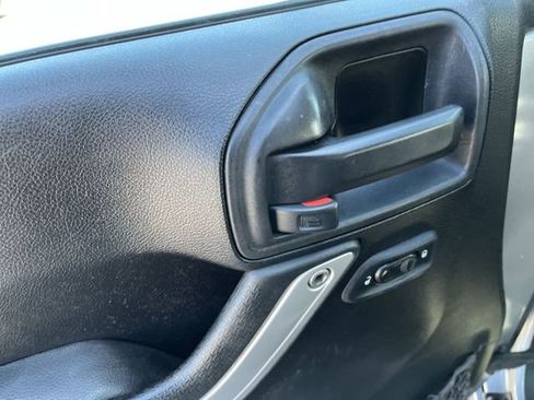 Used 2014 Jeep Wrangler Sahara image 17