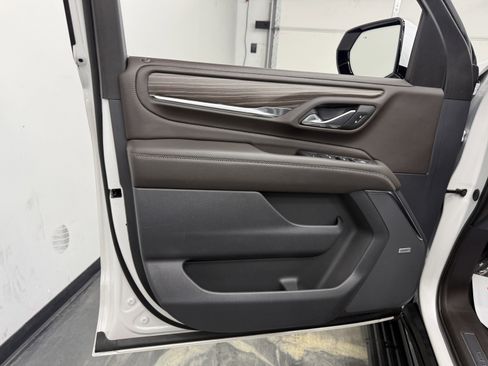 Used 2024 GMC Yukon Denali AWD/4WD image 10
