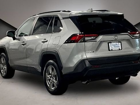 Used 2022 Toyota RAV4 XLE AWD/4WD image 4
