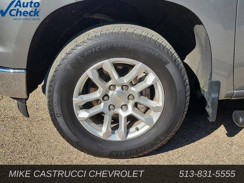 Used 2023 Chevrolet Silverado 1500 LT w/ Leather Package AWD/4WD image 9